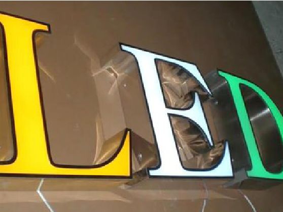 修水介绍LED招牌的基础知识。