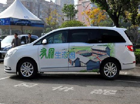 修水户外车贴喷绘如何保持效果?